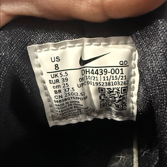 Nike Men's Black Sneakers - Picture 3 of 5